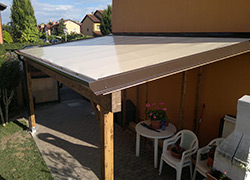 pergola con tetto in pvc