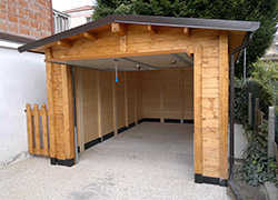 garage in legno