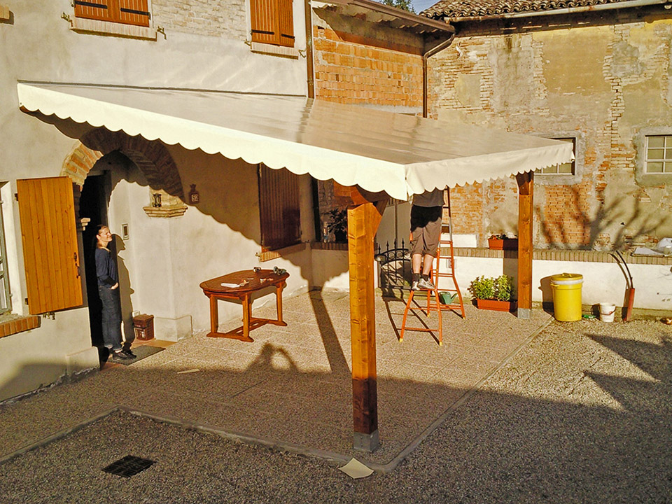 Pergolati in legno a ferrara, parma e bologna. tettoie in legno ... Coperture in pvc per terrazzi
