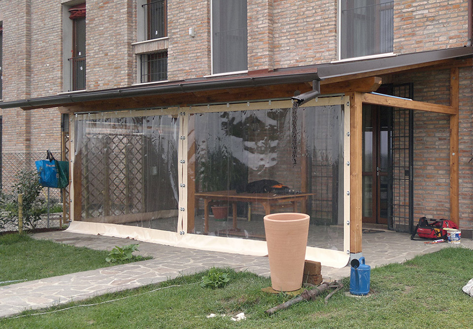 Pergolati in legno a ferrara, parma e bologna. tettoie in legno ... Tettoia con telo scorrevole